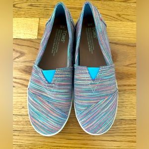 New women Toms size 6w